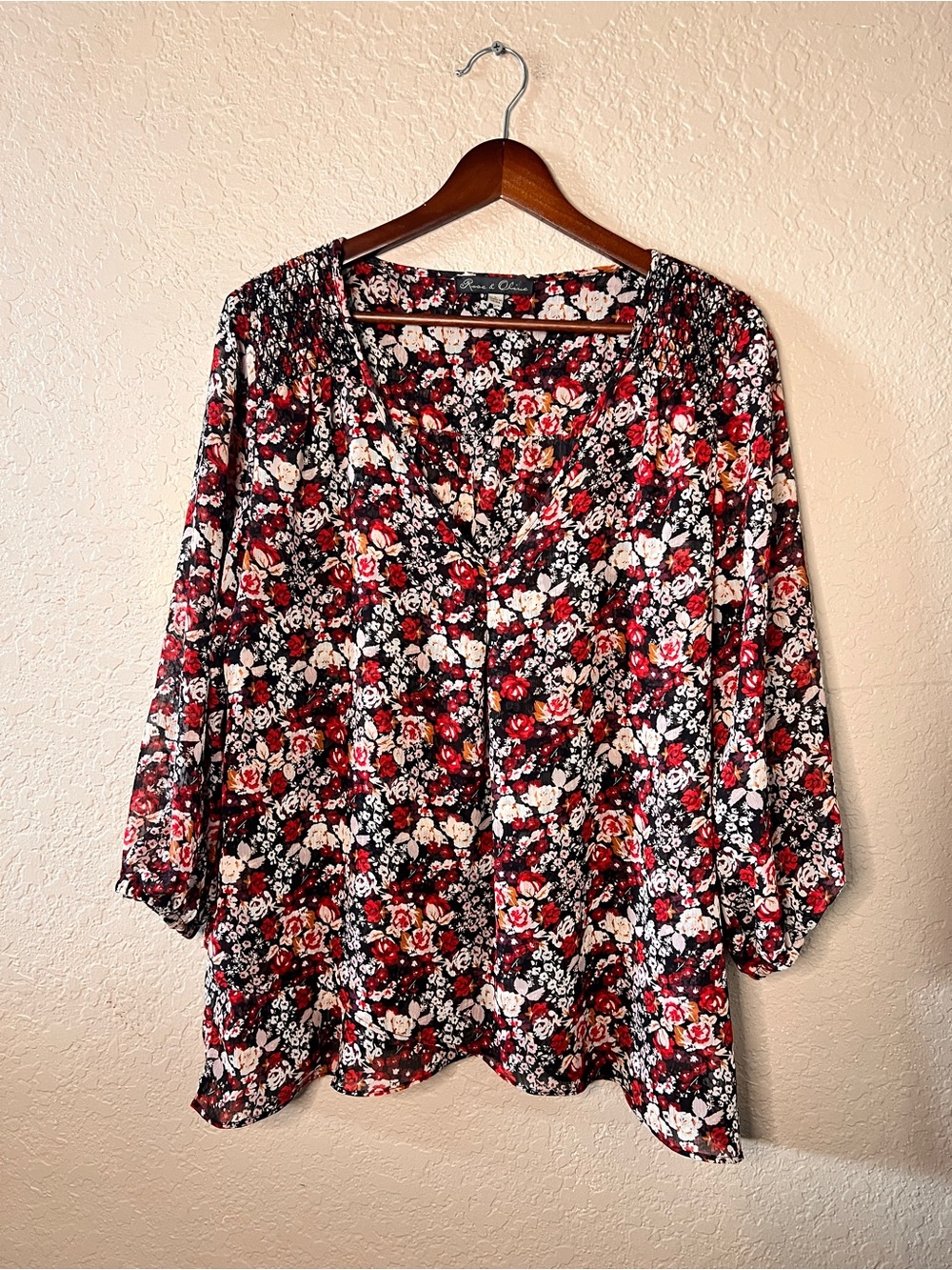 Rose & Olive Black Floral V-Neck Blouse L with Red and White Blooms